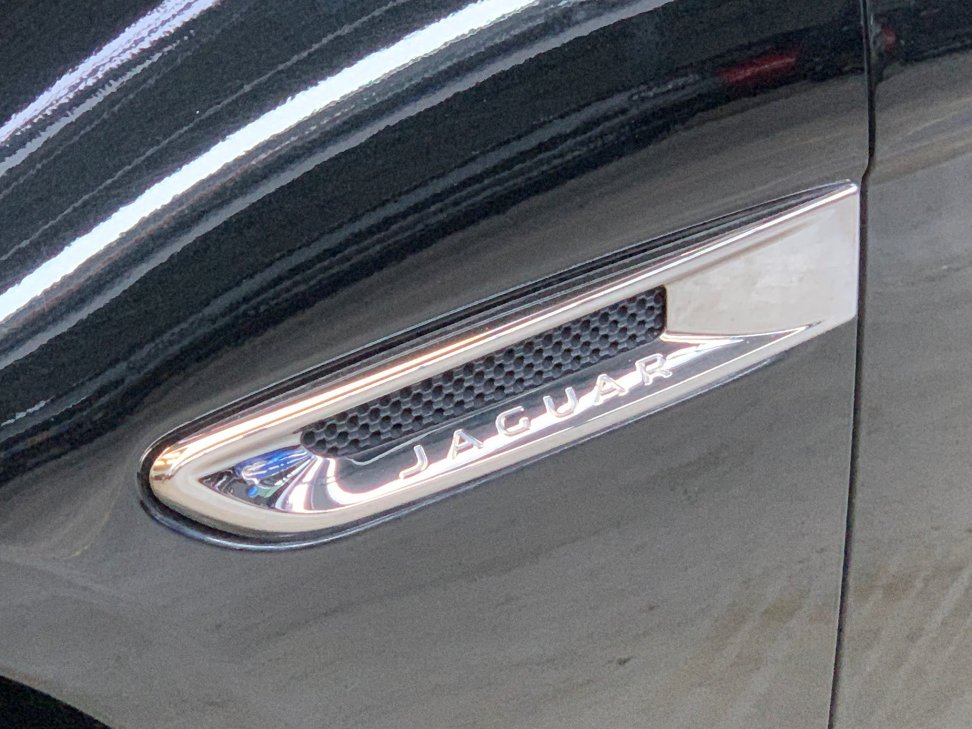 27758937-17.jpg